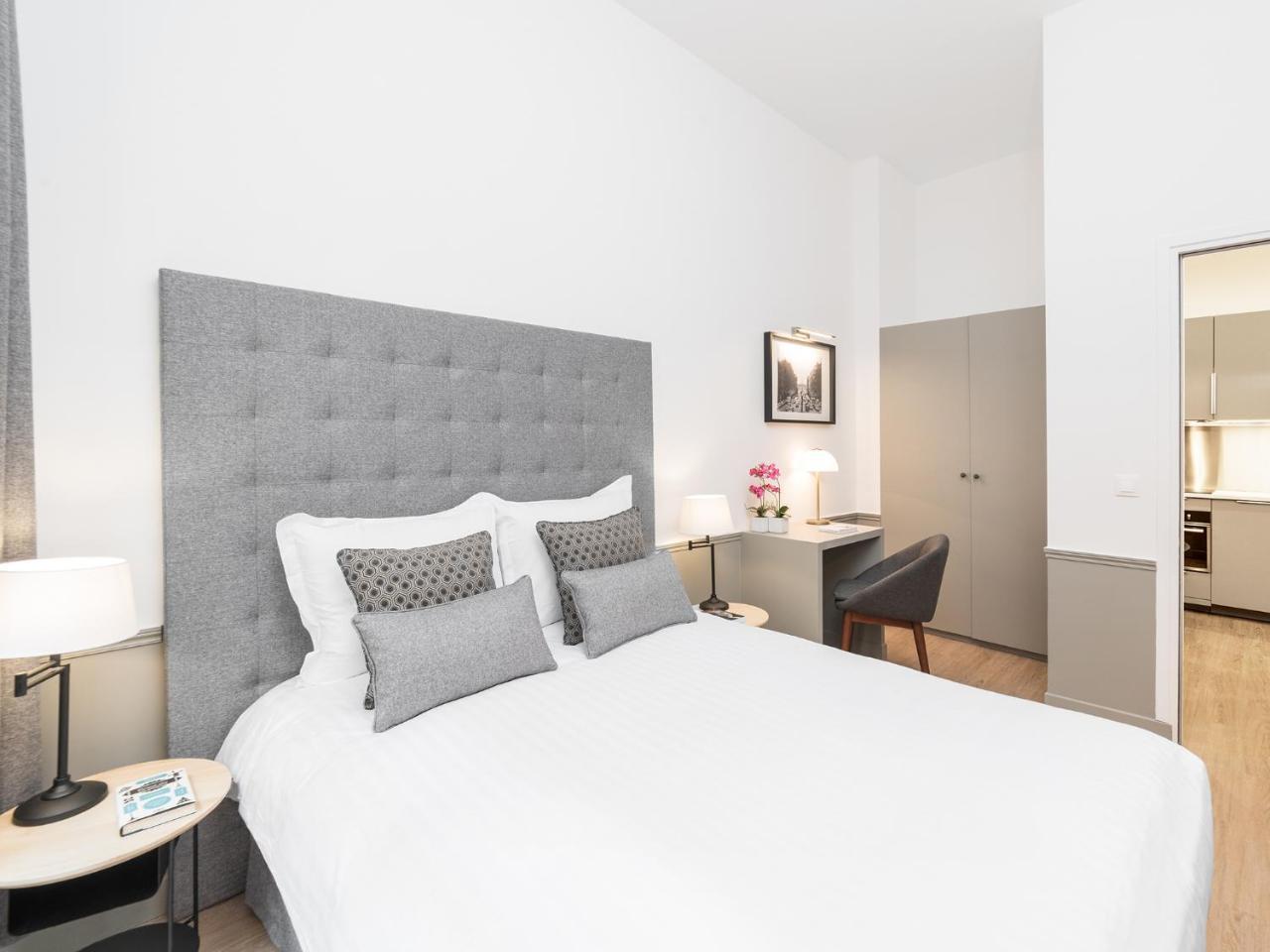 Livinparis - Luxury 3 & 4 Bedrooms Montmartre I ภายนอก รูปภาพ